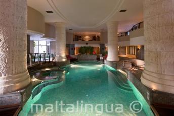Spa oraz kryty basen w hotelu Marriott Hotel & Spa St Julians, Malta