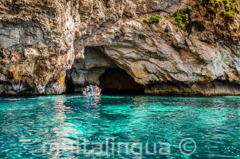 Krystaliczne wody Blue Grotto, Malta.
