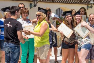 Pod koniec kursu języka angielskiego na Malcie kursanci otrzymują certyfikat.