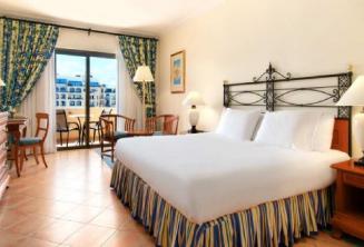 Sypialnia w hotelu Hilton, Malta