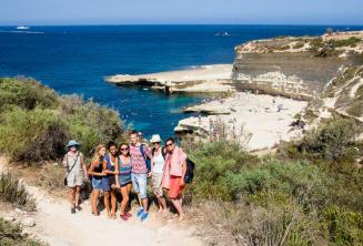 Kursanci odwiedzają St Peter's Pool, Malta