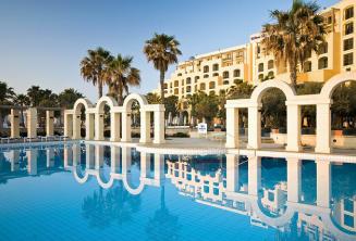 Basen odkryty w hotelu Hilton w St. Julian's, Malta